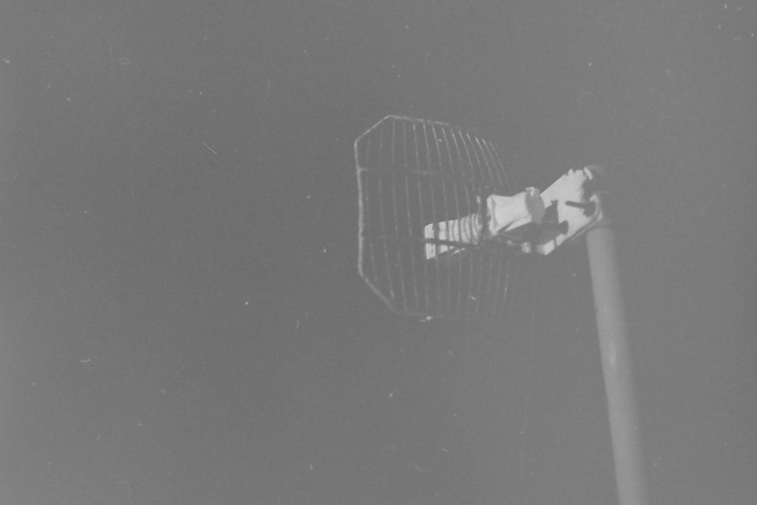 antenne parabolique dans la nuit de pondichéry inde